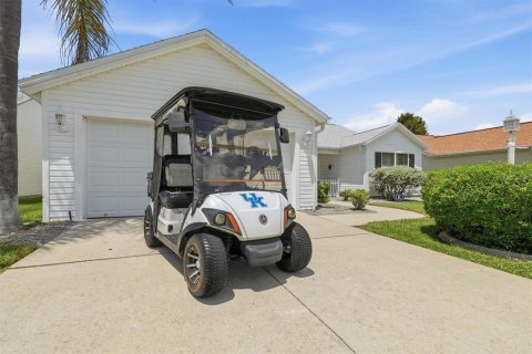 House in The Villages, Florida 3 bedrooms, 129.32 sq.m. № 2295087 - photo 3