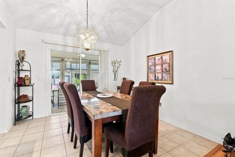 House in The Villages, Florida 3 bedrooms, 129.32 sq.m. № 2295087 - photo 8