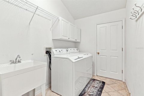 House in The Villages, Florida 3 bedrooms, 129.32 sq.m. № 2295087 - photo 28