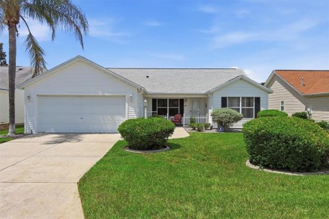 House in The Villages, Florida 3 bedrooms, 129.32 sq.m. № 2295087 - photo 2