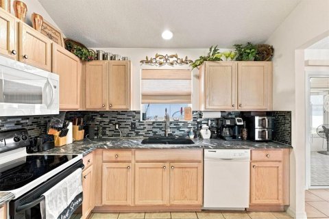 House in The Villages, Florida 3 bedrooms, 129.32 sq.m. № 2295087 - photo 14