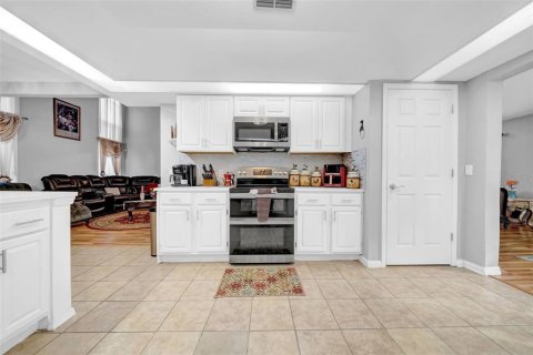 House in Hudson, Florida 4 bedrooms, 272.48 sq.m. № 1812586 - photo 19
