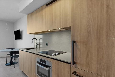Condo in Miami, Florida, 1 bedroom  № 2211885 - photo 10