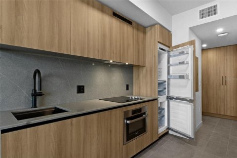 Condo in Miami, Florida, 1 bedroom  № 2211885 - photo 12