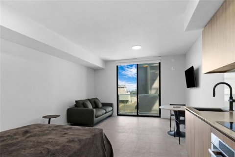 Condo in Miami, Florida, 1 bedroom  № 2211885 - photo 17