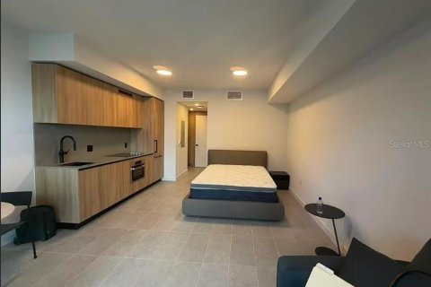 Condo in Miami, Florida, 1 bedroom  № 2211885 - photo 7