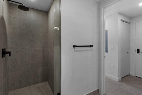 Condo in Miami, Florida, 1 bedroom  № 2211885 - photo 15
