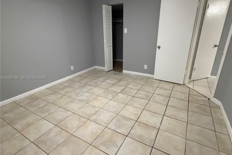 Copropriété à louer à Tamarac, Floride: 2 chambres, 88.16 m2 № 2377153 - photo 7