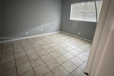 Copropriété à louer à Tamarac, Floride: 2 chambres, 88.16 m2 № 2377153 - photo 9