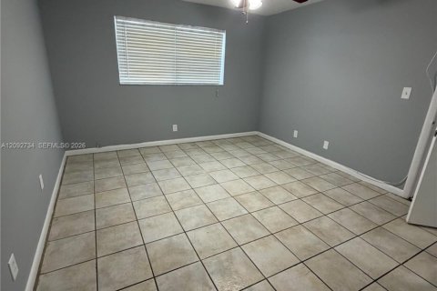 Copropriété à louer à Tamarac, Floride: 2 chambres, 88.16 m2 № 2377153 - photo 10