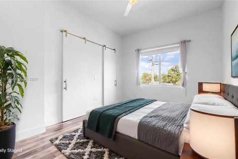 Casa en venta en Miami, Florida, 4 dormitorios, 207.92 m2 № 1952380 - foto 14