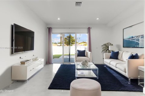 Casa en venta en Miami, Florida, 4 dormitorios, 207.92 m2 № 1952380 - foto 9