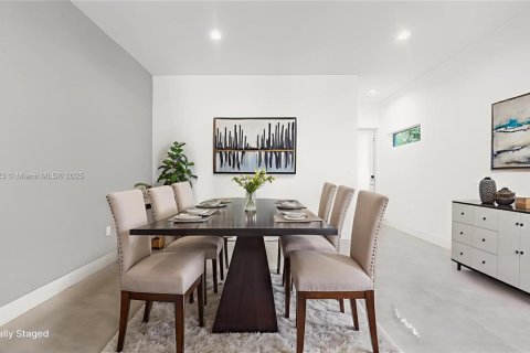 Casa en venta en Miami, Florida, 4 dormitorios, 207.92 m2 № 1952380 - foto 7
