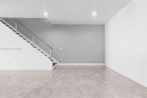 Casa en venta en Miami, Florida, 4 dormitorios, 207.92 m2 № 1952380 - foto 8