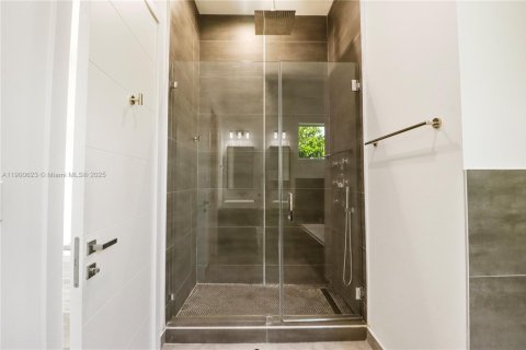Casa en venta en Miami, Florida, 4 dormitorios, 207.92 m2 № 1952380 - foto 21