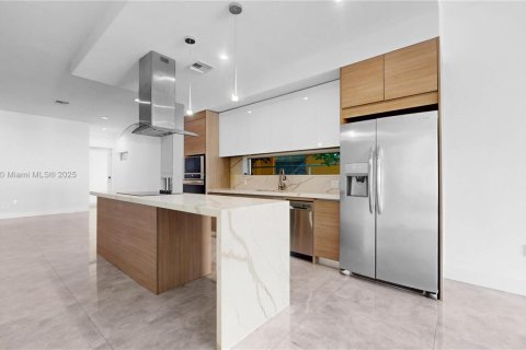 Casa en venta en Miami, Florida, 4 dormitorios, 207.92 m2 № 1952380 - foto 4