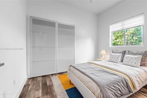 Casa en venta en Miami, Florida, 4 dormitorios, 207.92 m2 № 1952380 - foto 18