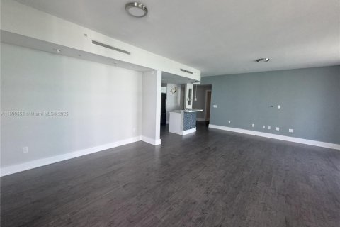 Condo in Miami Beach, Florida, 2 bedrooms  № 1685952 - photo 7