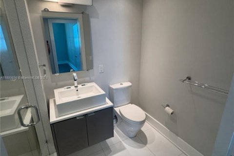 Condo in Miami Beach, Florida, 2 bedrooms  № 1685952 - photo 21