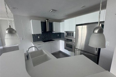 Condo in Miami Beach, Florida, 2 bedrooms  № 1685952 - photo 3
