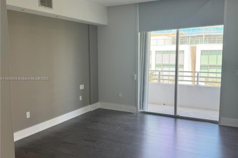 Condo in Miami Beach, Florida, 2 bedrooms  № 1685952 - photo 23