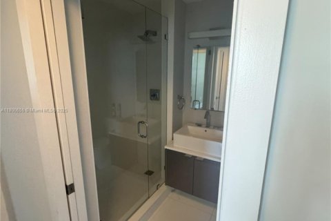 Condo in Miami Beach, Florida, 2 bedrooms  № 1685952 - photo 25