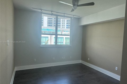 Condo in Miami Beach, Florida, 2 bedrooms  № 1685952 - photo 11