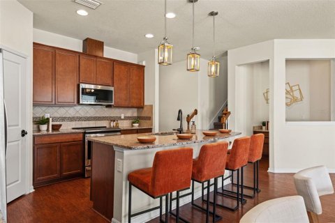 House in Wesley Chapel, Florida 4 bedrooms, 247.31 sq.m. № 2393420 - photo 3
