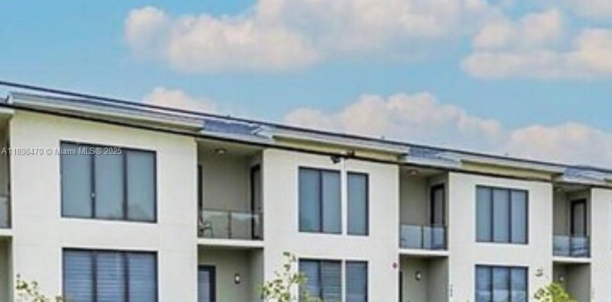 Townhouse in Oakland Park, Florida 3 bedrooms, 844.11 sq.m. № 1955883