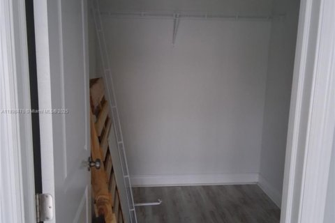 Townhouse in Oakland Park, Florida 3 bedrooms, 844.11 sq.m. № 1955883 - photo 17