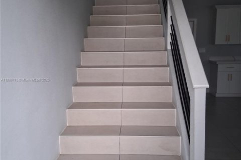 Townhouse in Oakland Park, Florida 3 bedrooms, 844.11 sq.m. № 1955883 - photo 5