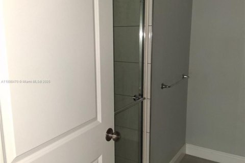 Townhouse in Oakland Park, Florida 3 bedrooms, 844.11 sq.m. № 1955883 - photo 16