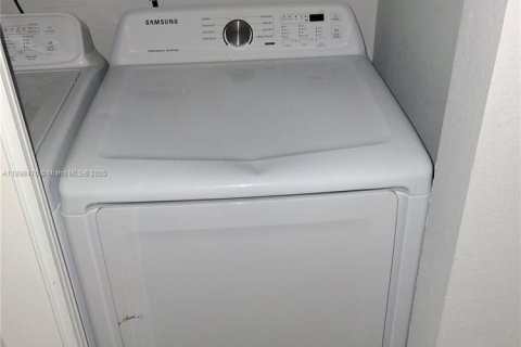 Townhouse in Oakland Park, Florida 3 bedrooms, 844.11 sq.m. № 1955883 - photo 6