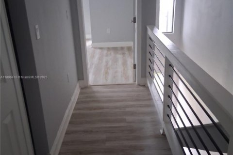 Townhouse in Oakland Park, Florida 3 bedrooms, 844.11 sq.m. № 1955883 - photo 20