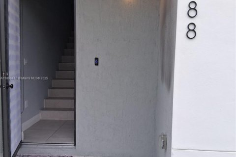 Townhouse in Oakland Park, Florida 3 bedrooms, 844.11 sq.m. № 1955883 - photo 19