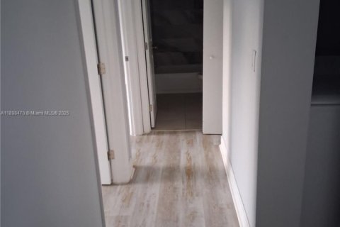 Townhouse in Oakland Park, Florida 3 bedrooms, 844.11 sq.m. № 1955883 - photo 14