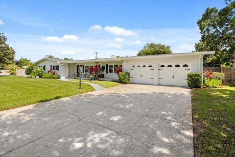 House in Winter Haven, Florida 3 bedrooms, 181.44 sq.m. № 1804869 - photo 2