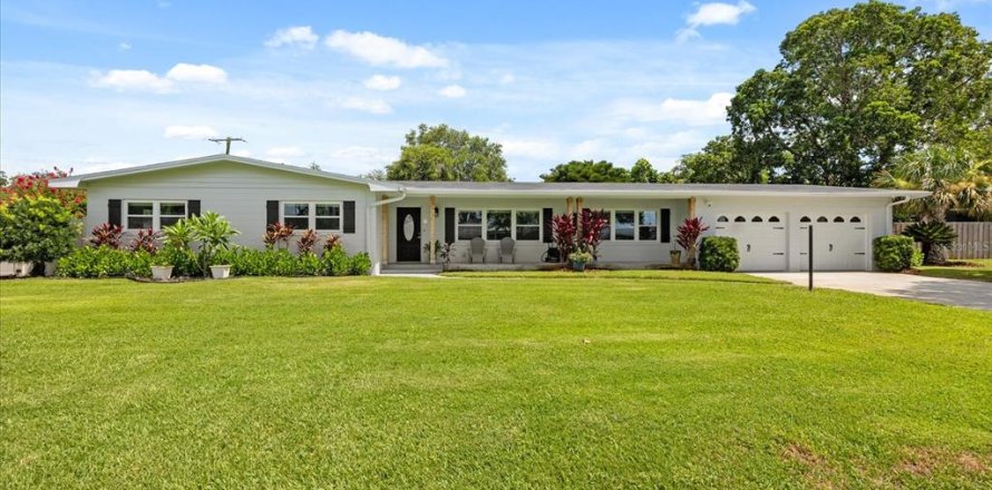 House in Winter Haven, Florida 3 bedrooms, 181.44 sq.m. № 1804869