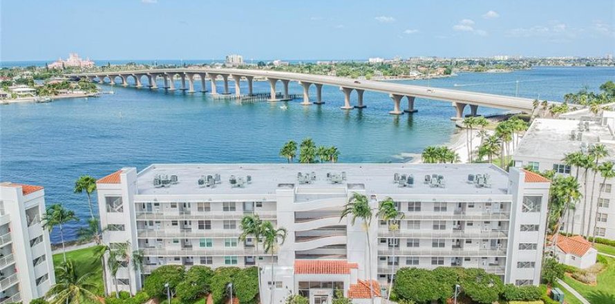 Condo à Saint Petersburg, Floride, 2 chambres № 225456