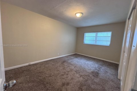 Casa en venta en Pembroke Pines, Florida, 3 dormitorios, 125.6 m2 № 1893235 - foto 5