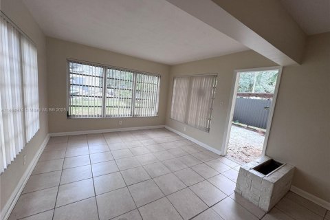 Casa en venta en Pembroke Pines, Florida, 3 dormitorios, 125.6 m2 № 1893235 - foto 8