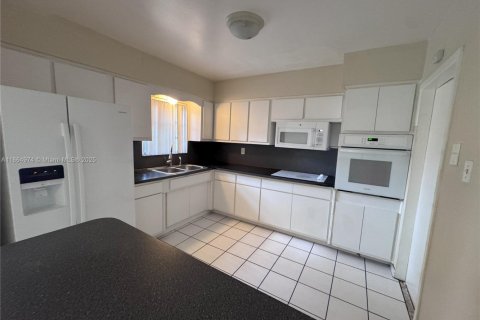 Casa en venta en Pembroke Pines, Florida, 3 dormitorios, 125.6 m2 № 1893235 - foto 9