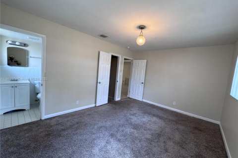 Casa en venta en Pembroke Pines, Florida, 3 dormitorios, 125.6 m2 № 1893235 - foto 3