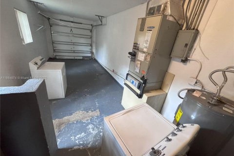 Casa en venta en Pembroke Pines, Florida, 3 dormitorios, 125.6 m2 № 1893235 - foto 10