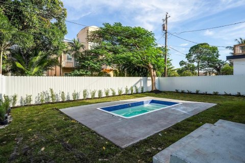Casa en alquiler en Fort Lauderdale, Florida, 4 dormitorios, 178.19 m2 № 1172233 - foto 1