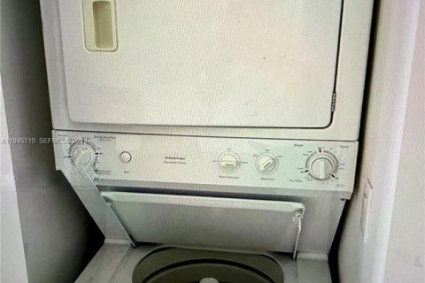 Condo in Miami, Florida, 1 bedroom  № 2060543 - photo 29