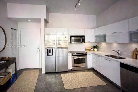 Condo in Miami, Florida, 1 bedroom  № 2060543 - photo 19