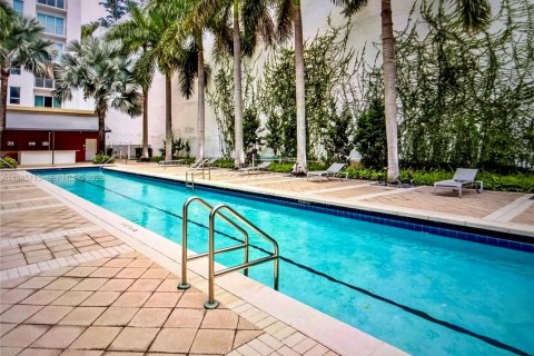 Condo in Miami, Florida, 1 bedroom  № 2060543 - photo 13