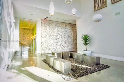 Condo in Miami, Florida, 1 bedroom  № 2060543 - photo 8