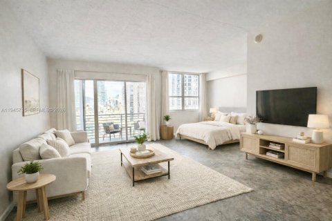 Condo in Miami, Florida, 1 bedroom  № 2060543 - photo 3